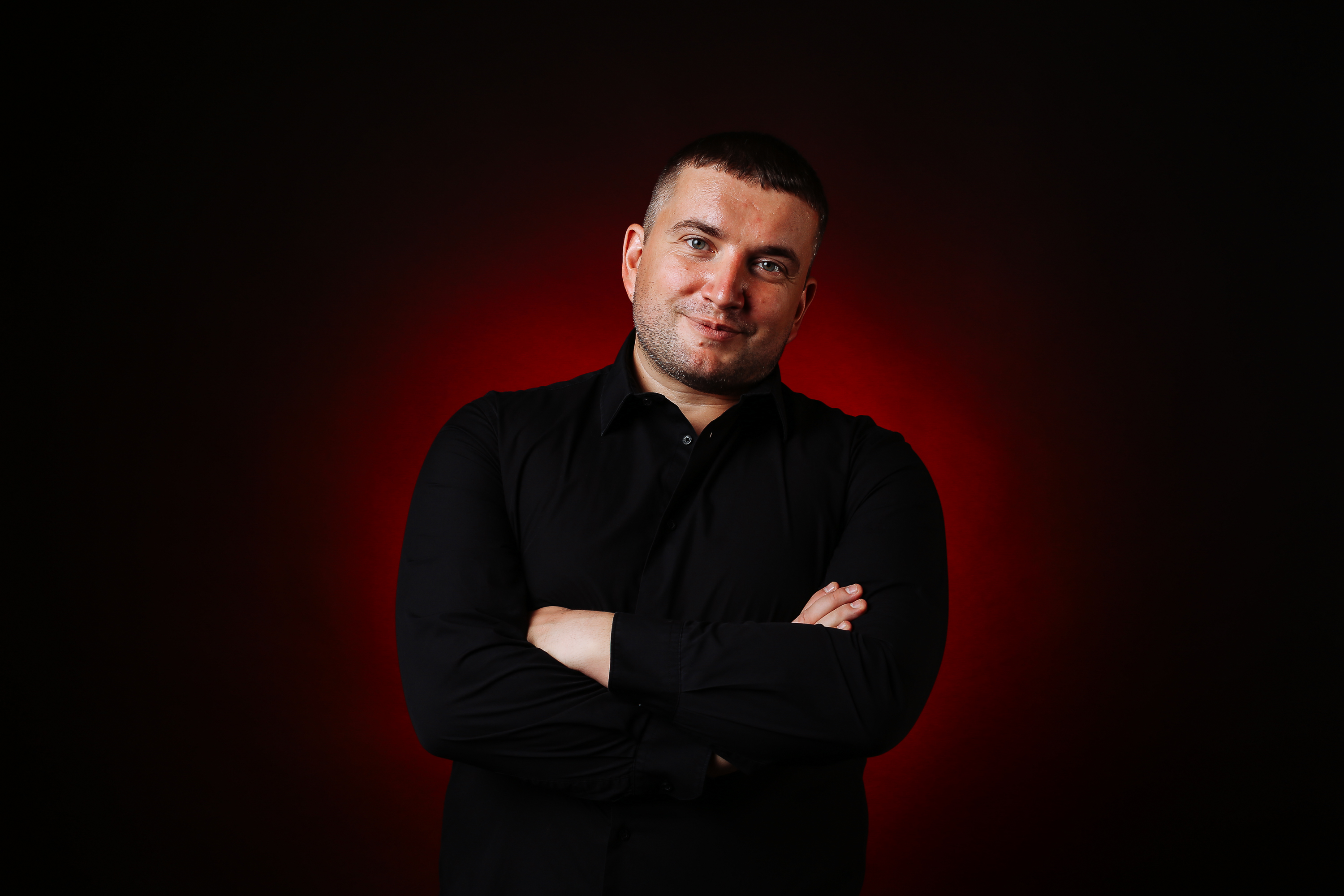 Сергей Битяй в чёрной рубашке